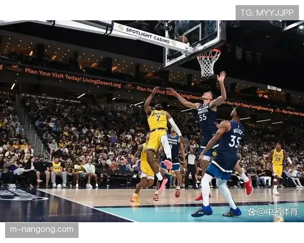 关键回合解析：湖人最后一攻战术为何以失误告终？